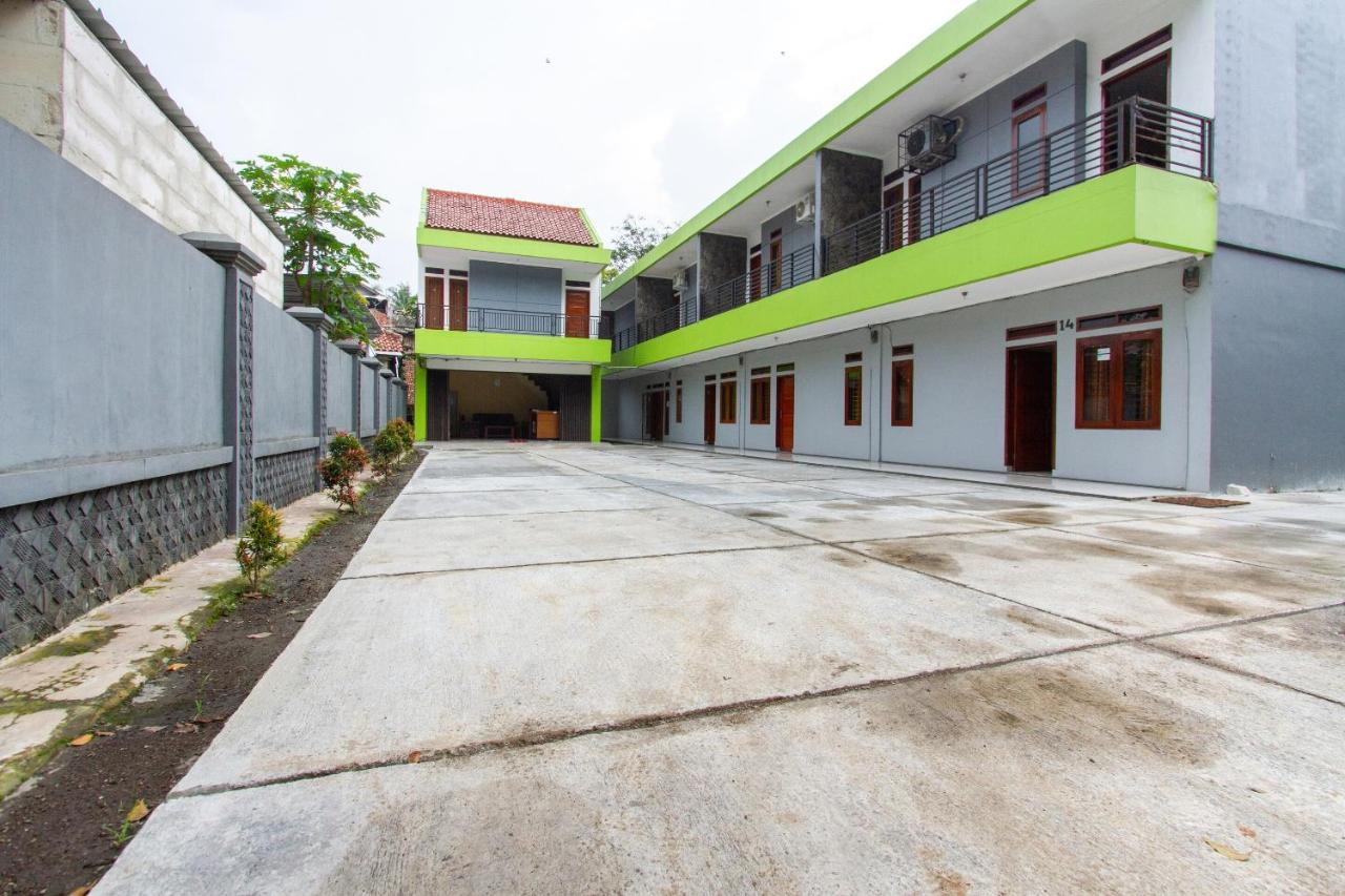 Spot On 2891 999 Guest House Sumedang Экстерьер фото