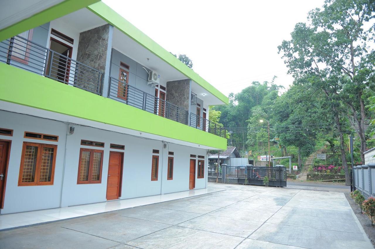 Spot On 2891 999 Guest House Sumedang Экстерьер фото
