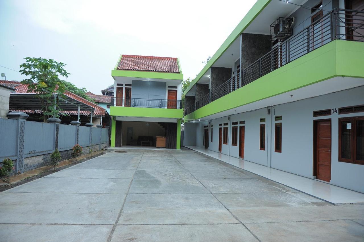 Spot On 2891 999 Guest House Sumedang Экстерьер фото