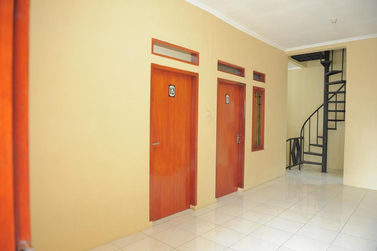 Spot On 2891 999 Guest House Sumedang Экстерьер фото